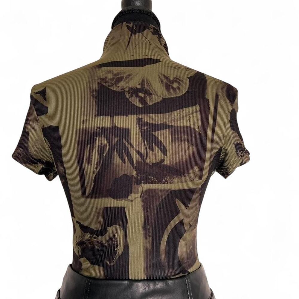 Olive Green Ribbed Graphic Top Women’s XS - Picture 2 of 6